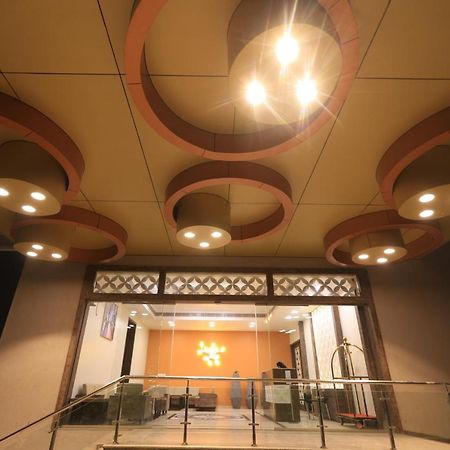 Apricot Hotel , Ahmedabad Buitenkant foto