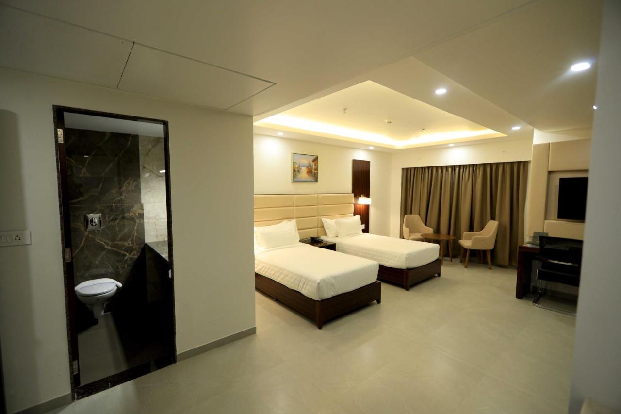 Apricot Hotel , Ahmedabad Buitenkant foto