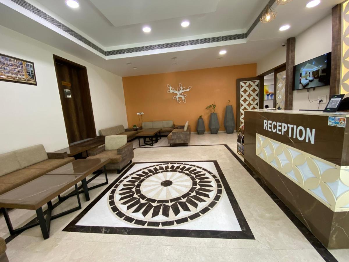 Apricot Hotel , Ahmedabad Buitenkant foto