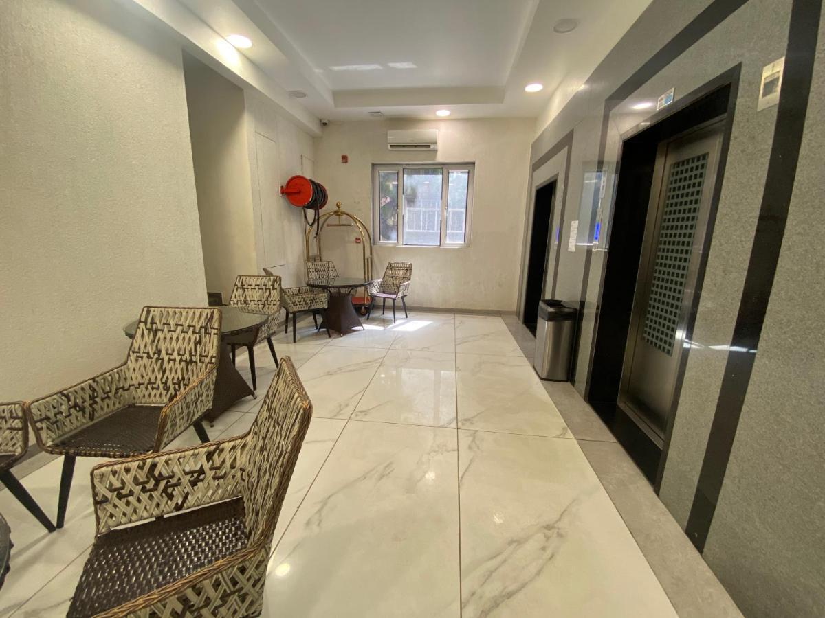 Apricot Hotel , Ahmedabad Buitenkant foto