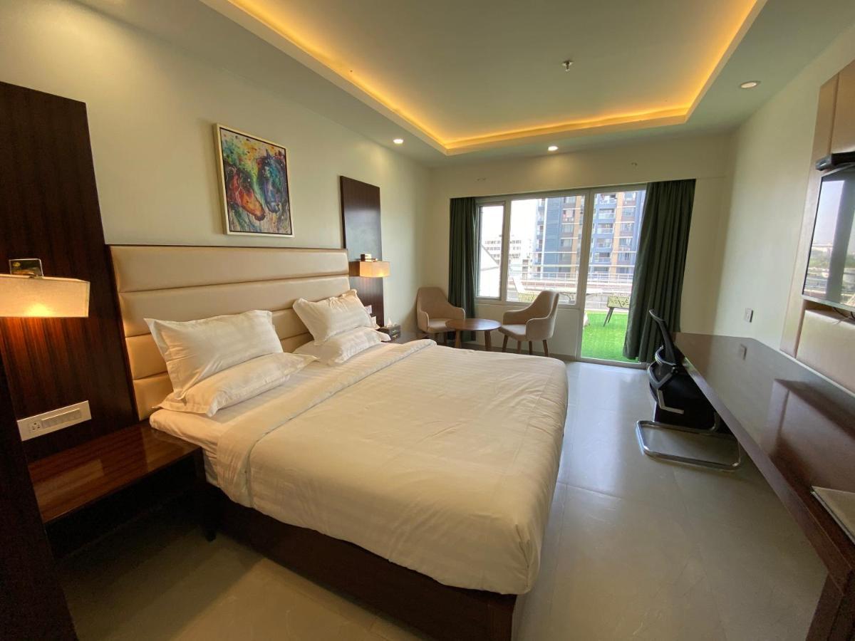 Apricot Hotel , Ahmedabad Buitenkant foto