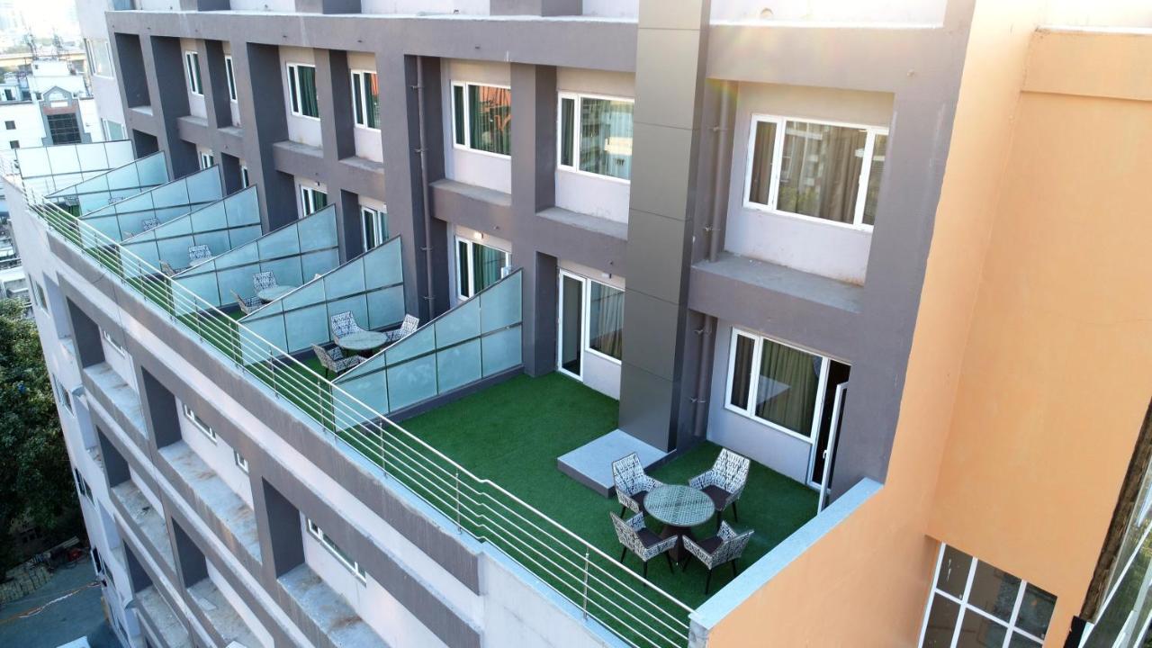 Apricot Hotel , Ahmedabad Buitenkant foto