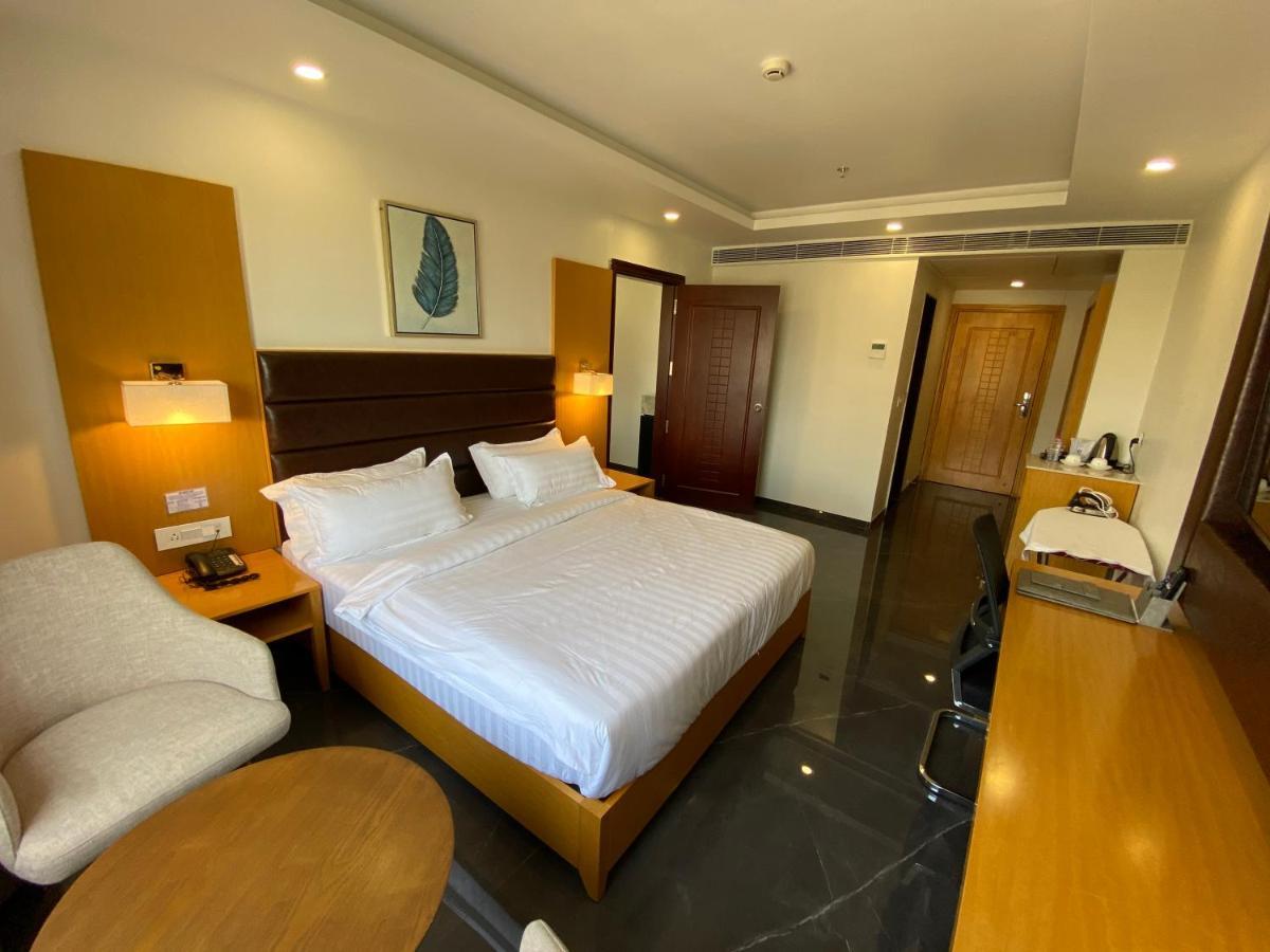 Apricot Hotel , Ahmedabad Buitenkant foto