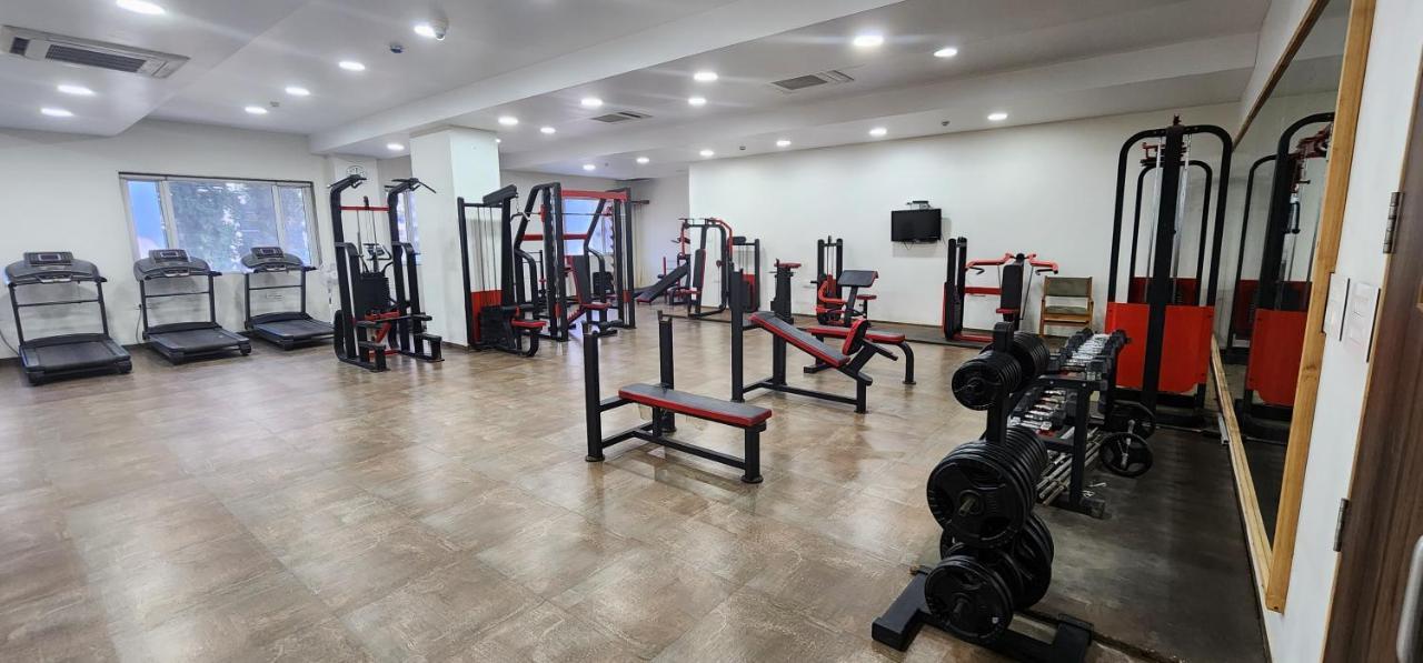 Apricot Hotel , Ahmedabad Buitenkant foto