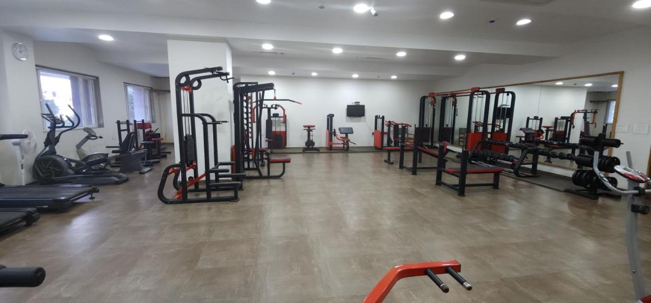 Apricot Hotel , Ahmedabad Buitenkant foto