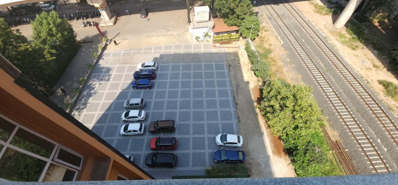 Apricot Hotel , Ahmedabad Buitenkant foto