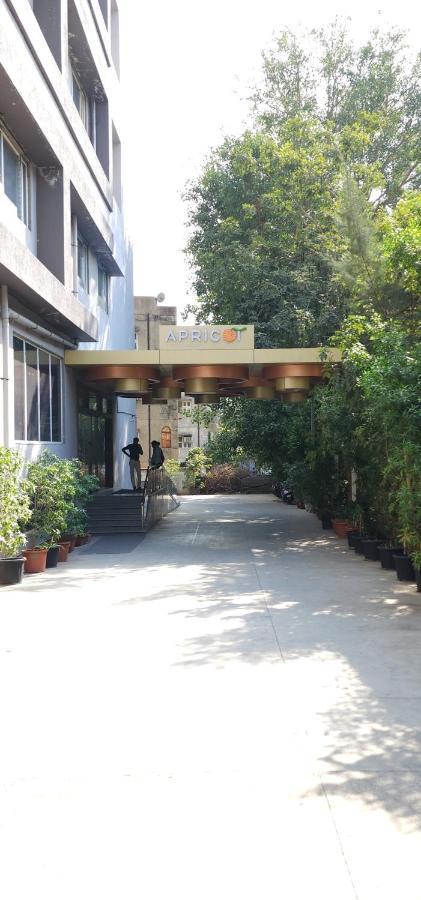 Apricot Hotel , Ahmedabad Buitenkant foto