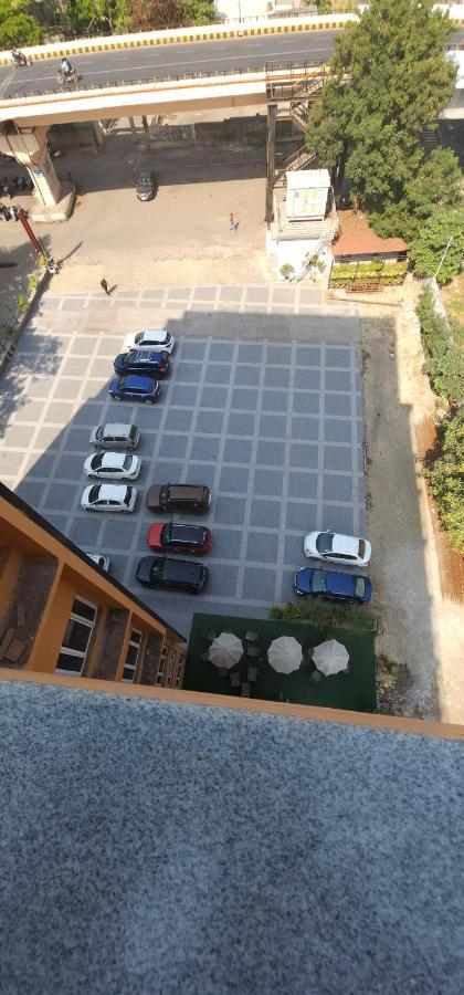 Apricot Hotel , Ahmedabad Buitenkant foto