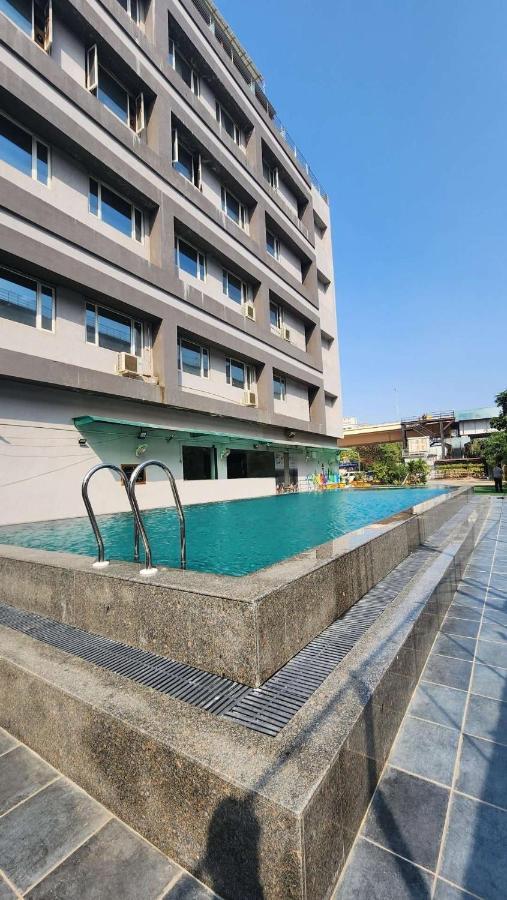 Apricot Hotel , Ahmedabad Buitenkant foto