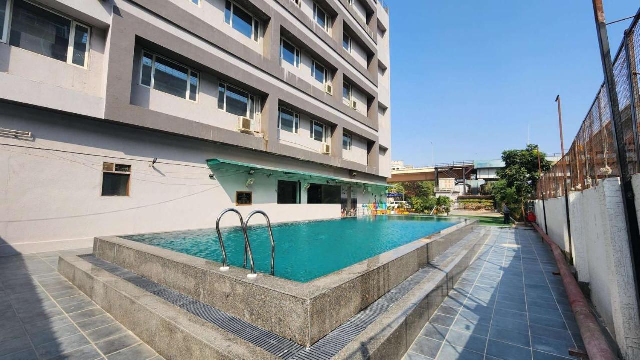 Apricot Hotel , Ahmedabad Buitenkant foto