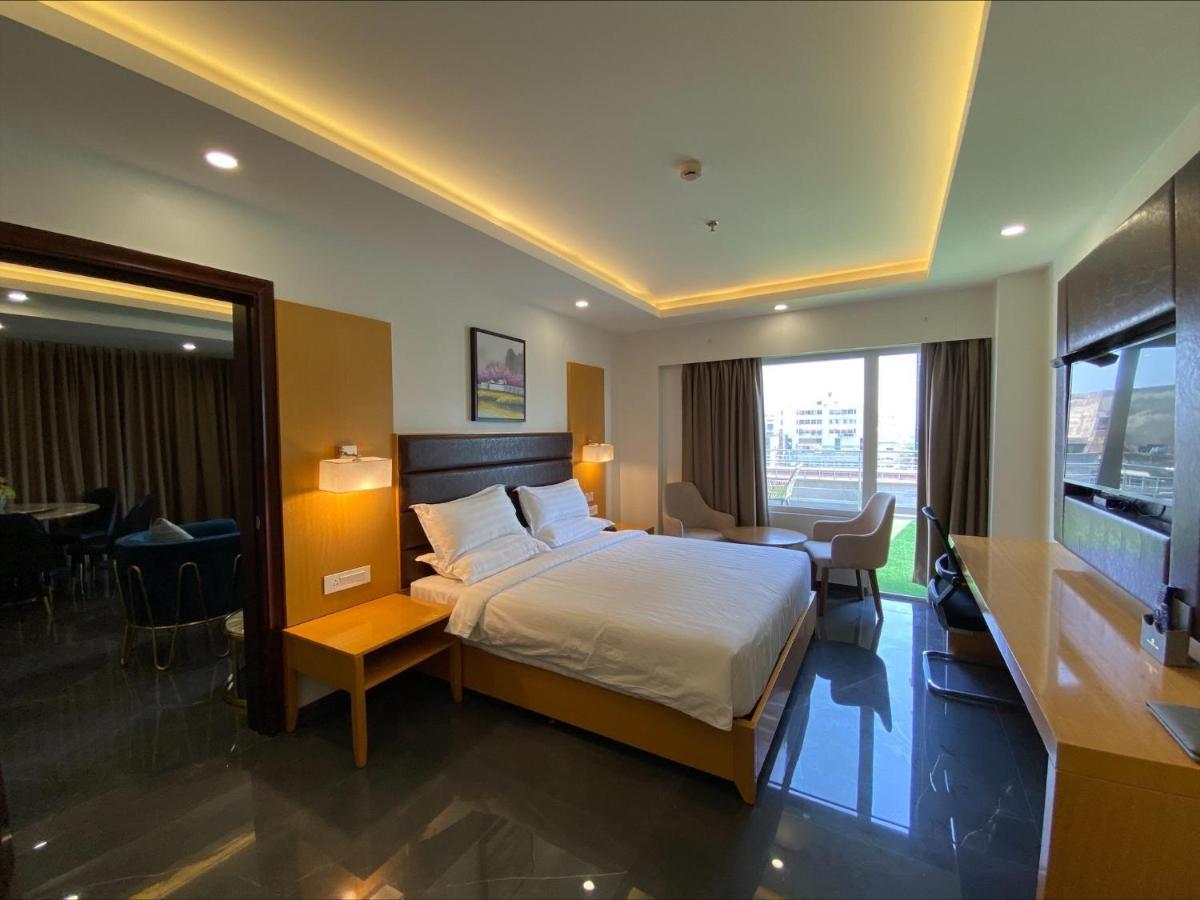 Apricot Hotel , Ahmedabad Buitenkant foto