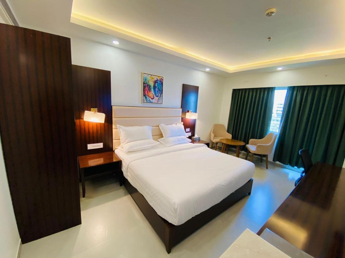 Apricot Hotel , Ahmedabad Buitenkant foto