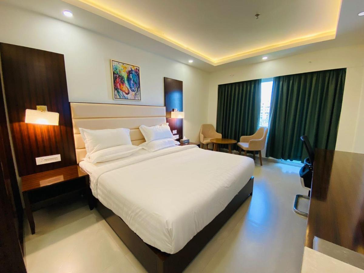 Apricot Hotel , Ahmedabad Buitenkant foto
